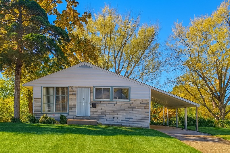 St. Louis House: 277 Roderick Dr