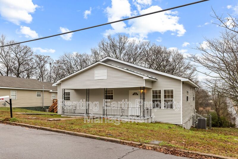 Fairfield House: 5722 Terrace Ave