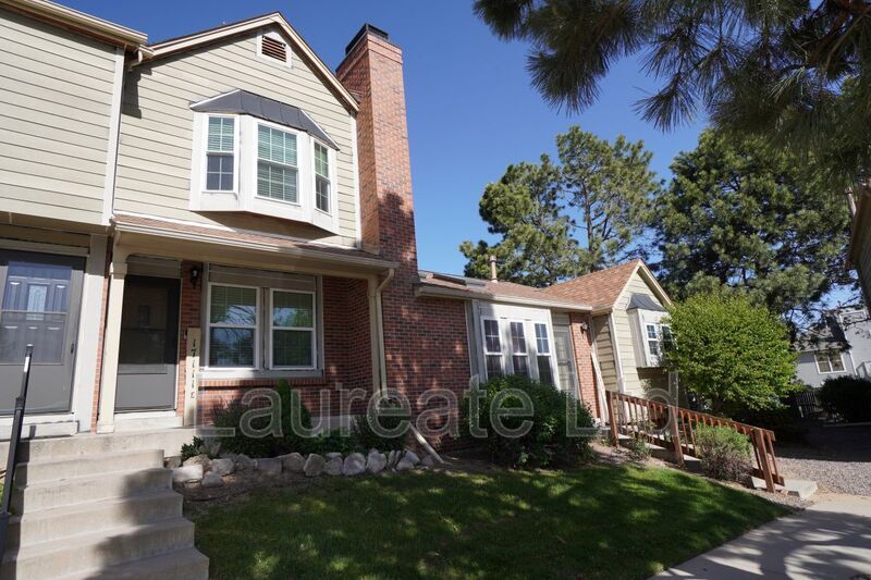 Aurora Townhome: 17111 E Stanford Ave