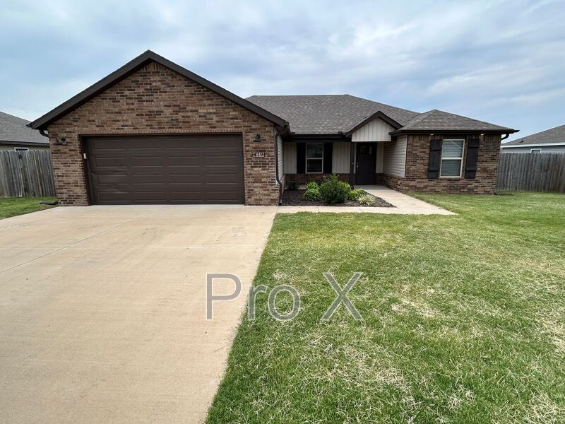 Farmington House: 419 N Mojave St