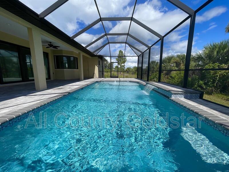 Port Charlotte House: 8374 Agate st