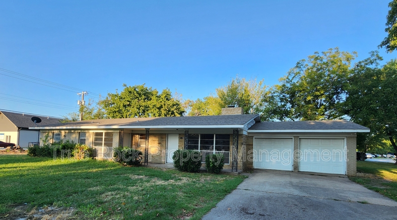 Ada House: 719 North Saint Joseph Drive