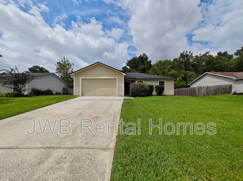 Middleburg House: 1600 Twin Oak Dr W