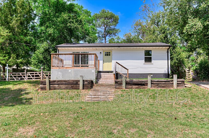 North Augusta House: 1026 Weston Street