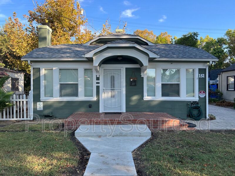 Tracy House: 151 Berverdor Ave