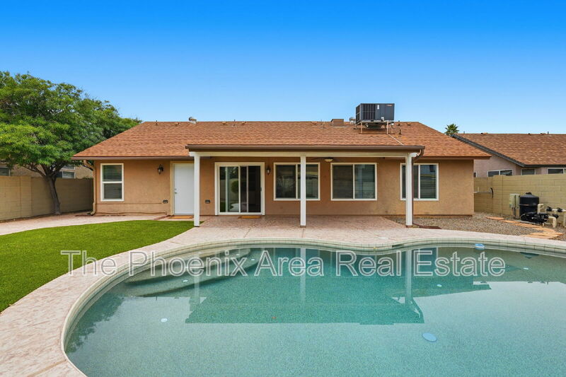 Gilbert House: 4425 E Douglas Ave