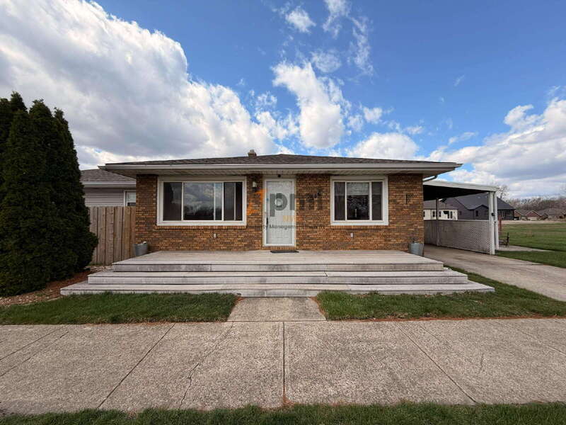 Highland House: 9546 Gordon Drive