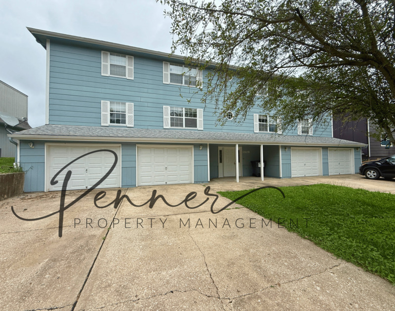 BLUE SPRINGS House: 3808-A SW 8TH TERR