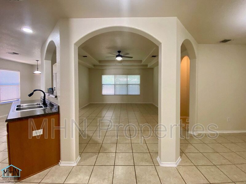 Spacious and Well Designed, 3bed/2.5 bath, located in the far Northeast just inside loop 1604! - Photo 7