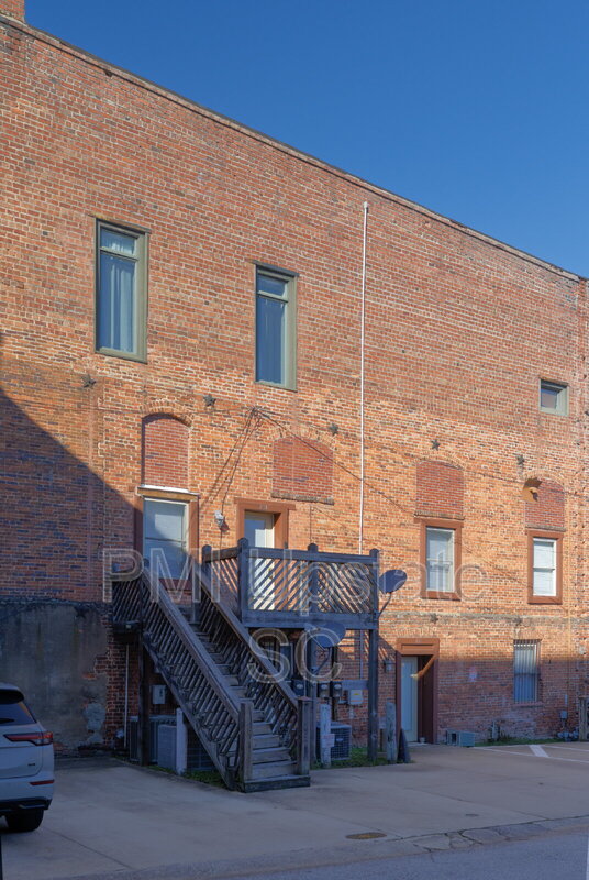 Laurens Condo: 101 Silver St