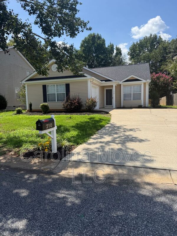 Simpsonville House: 210 Morell Dr.