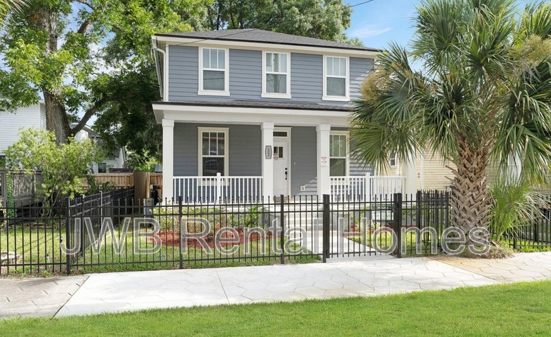 Jacksonville House: 32 10th St E