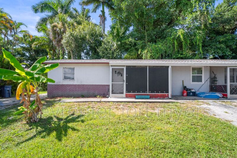 North Fort Myers House: 75 Cypress St