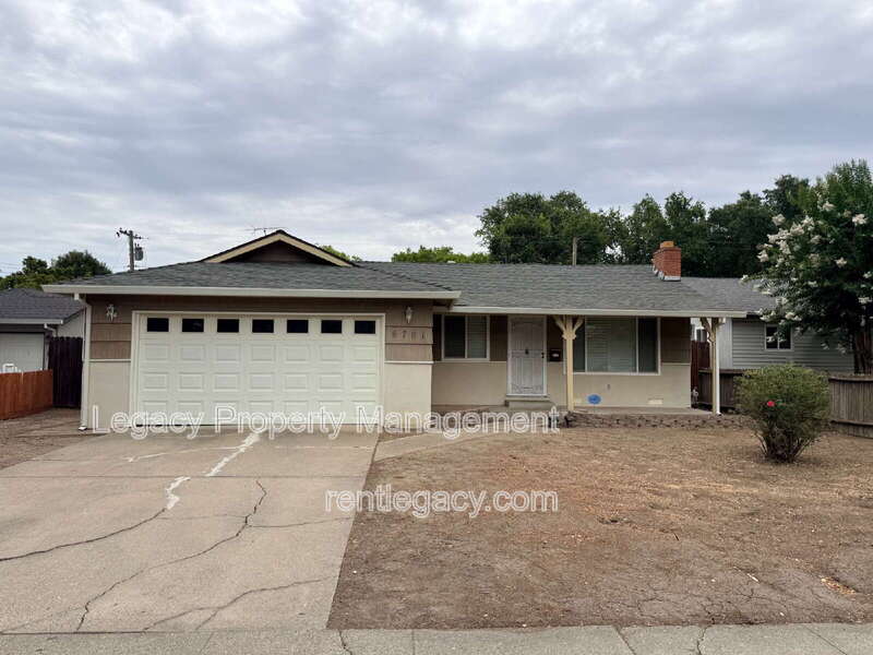 Sacramento House: 6701 21st St
