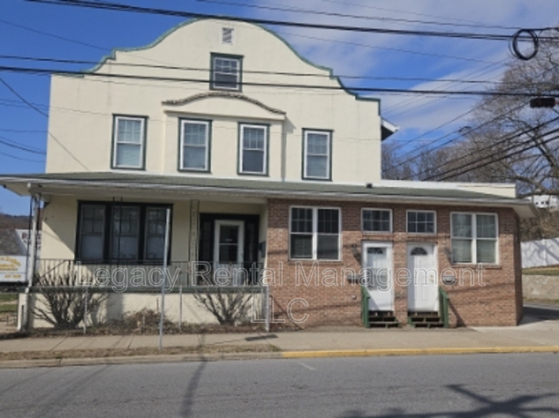 Plymouth Condo: 281 East Main Street - APT 5