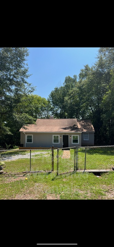Columbus House: 134 Munson Drive