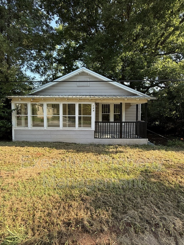 Hueytown House: 109 Oak Avenue