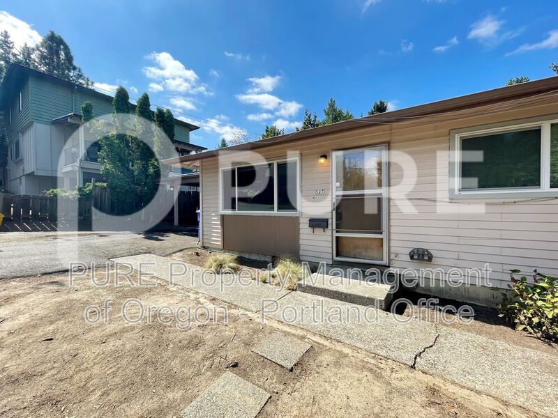 Portland House: 527 NE 63rd Ave