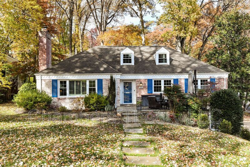 Arlington House: 3061 N Oakland St