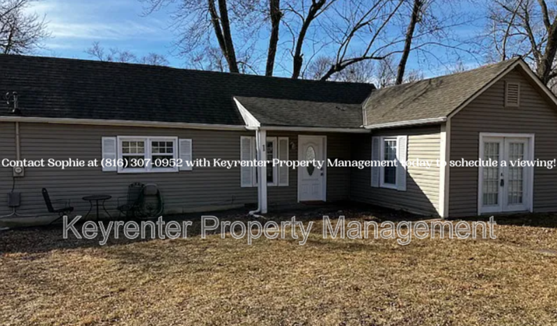 Lees Summit House: 1 NE Forest Ave