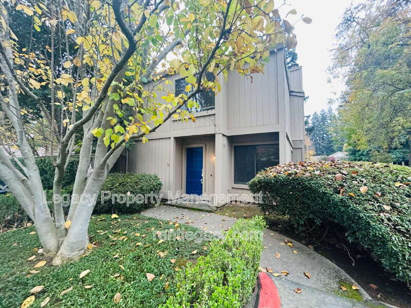 Sacramento House: 134 Hartnell Place