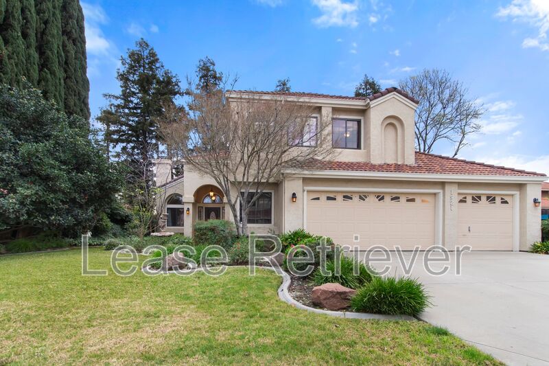 Tracy House: 1921 Ridgemont Way