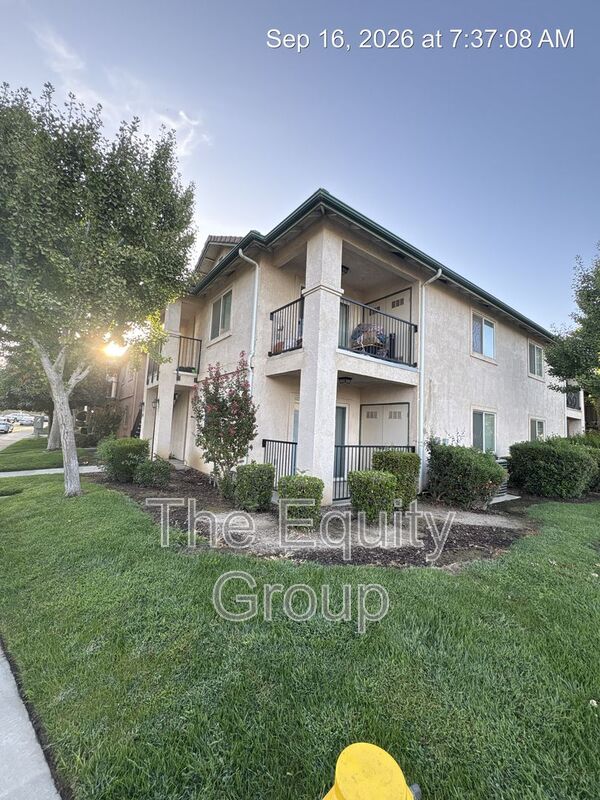 Visalia House: 2645 West Lark Avenue