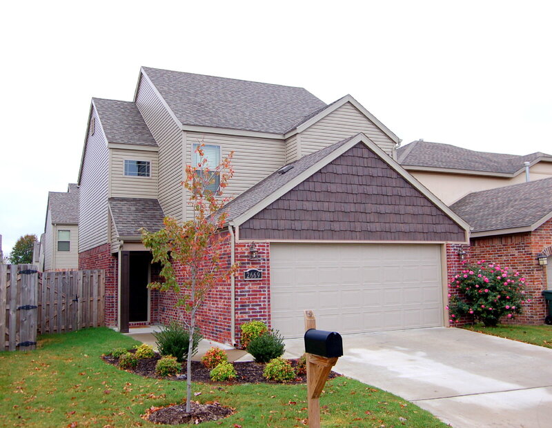 Fayetteville House: 2669 N Miranda Ave