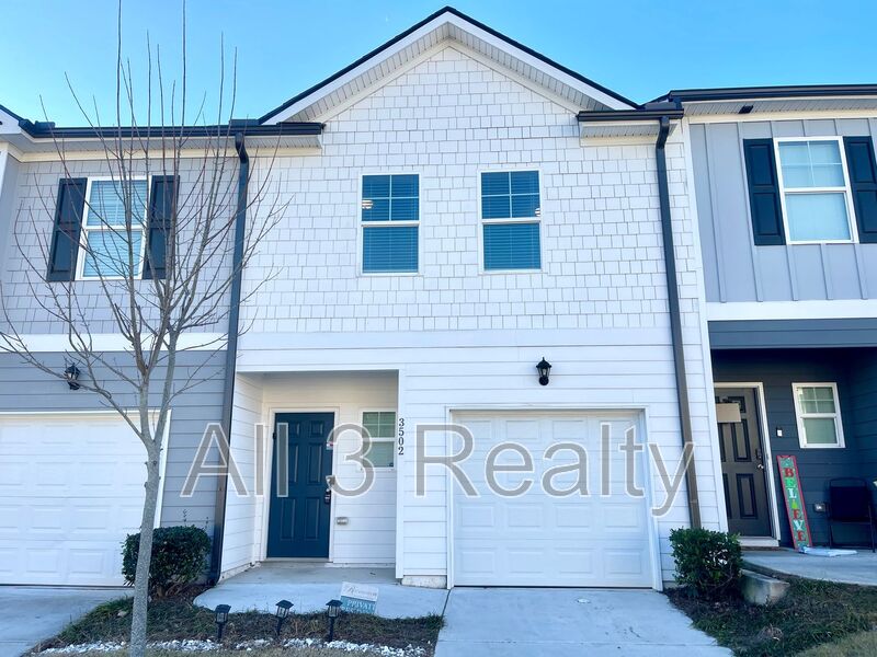 Lithonia House: 3502 Lakeview Creek