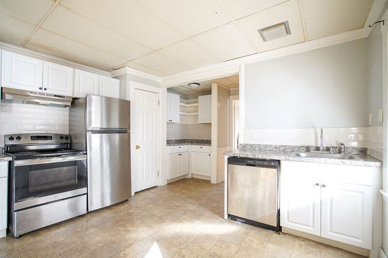 Chicopee Condo: 341 Hampden Street