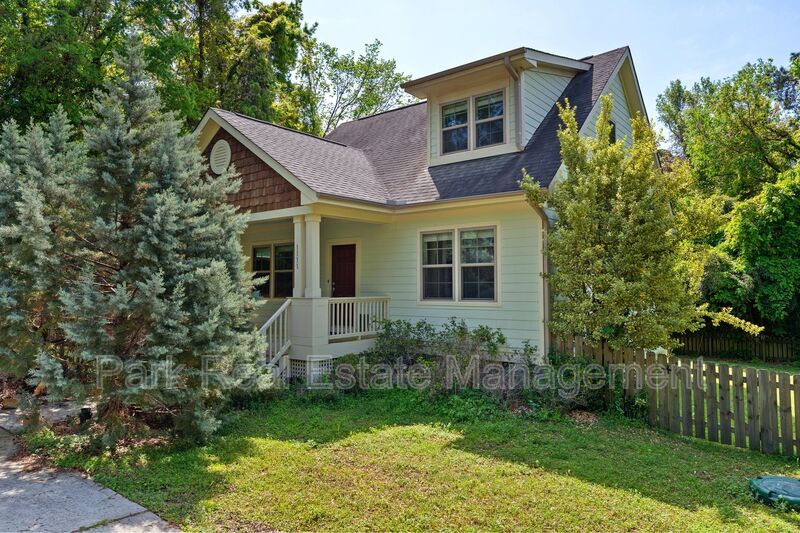 Durham House: 1111 West Murray Avenue