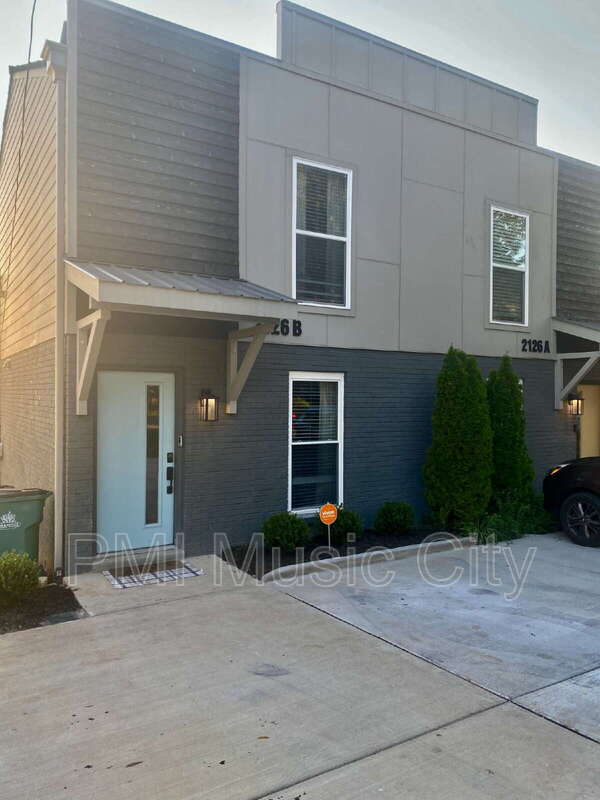 Nashville House: 2126B Burns St