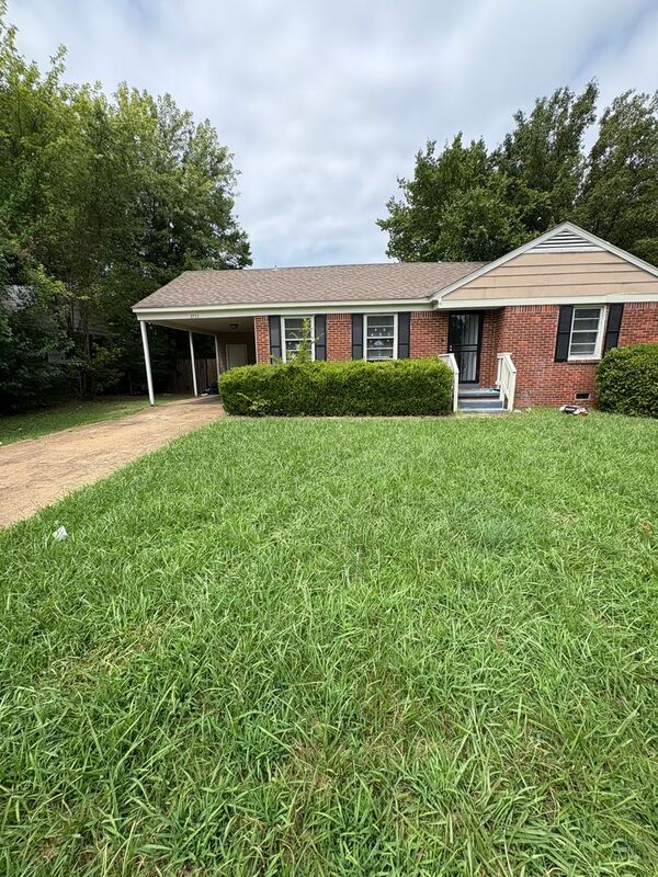 Memphis House: 3753 Wickcliff Ln