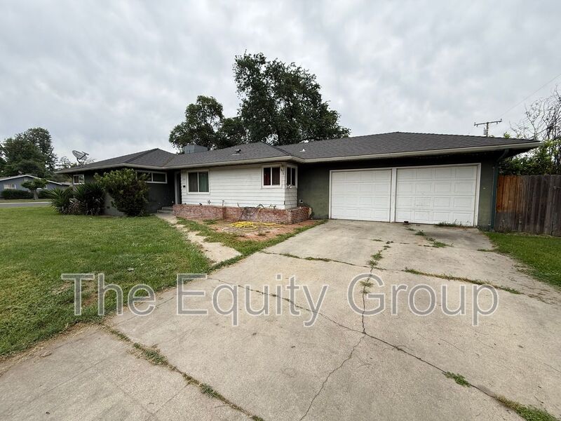 Visalia House: 1312 South Dollner St