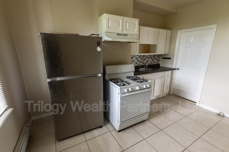 Orange Condo: 154 Taylor St. - 3