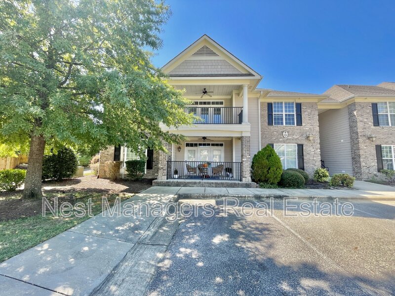 Fayetteville House: 1931 Dante Lane