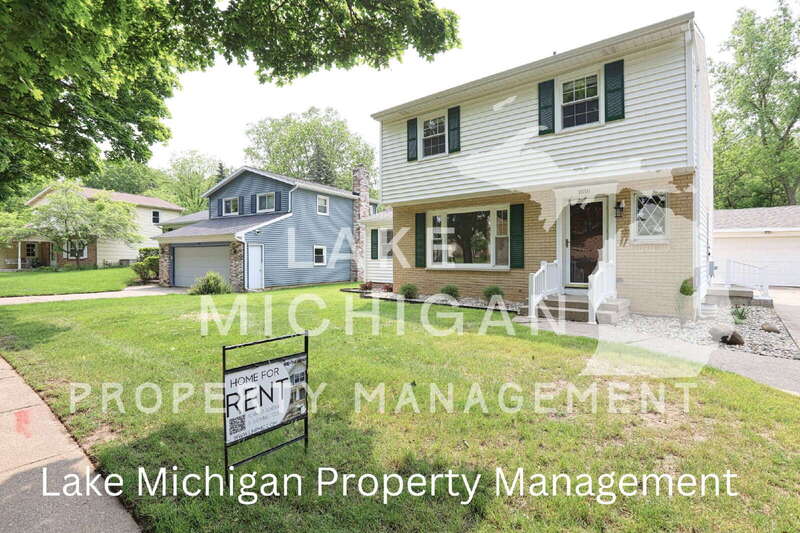 Grand Rapids House: 1010 N Hampton Dr NE
