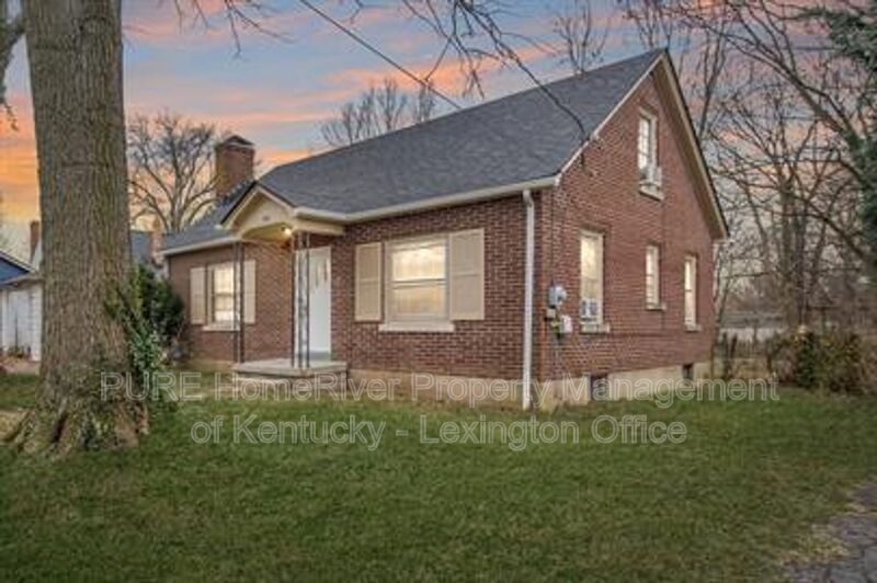 Lexington House: 200 Floral Park
