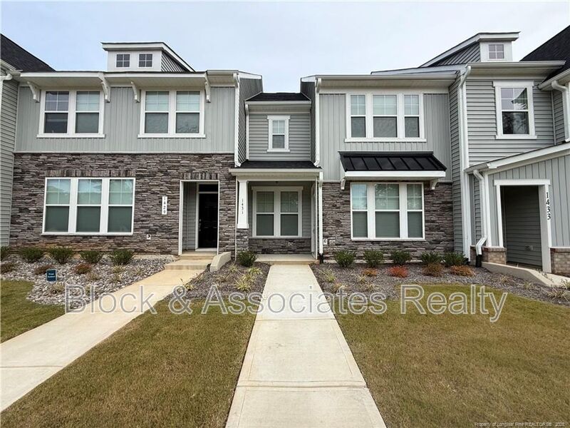 Sanford House: 1431 Goldsboro Ave