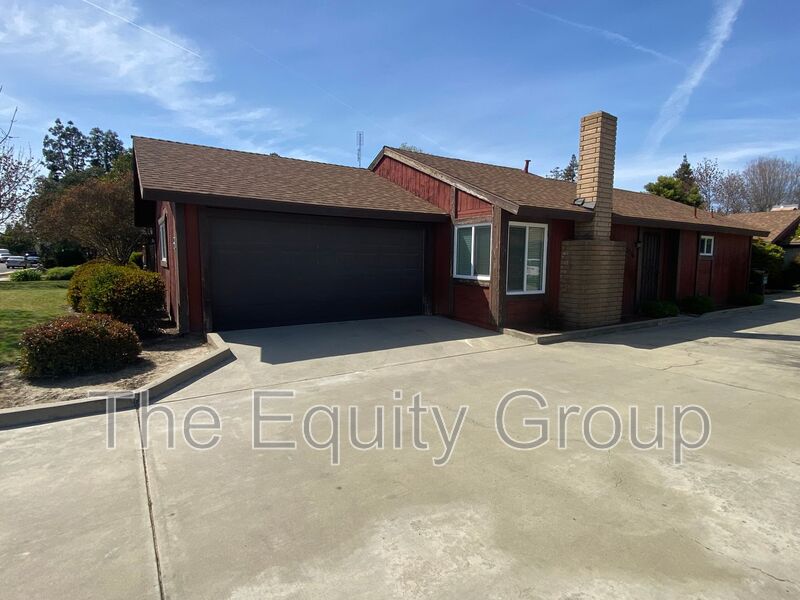 Visalia House: 5716 West Robinwood Avenue