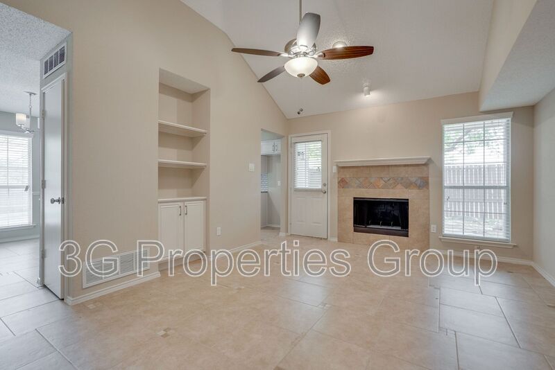 Lewisville House: 755 Burr Oak Dr.