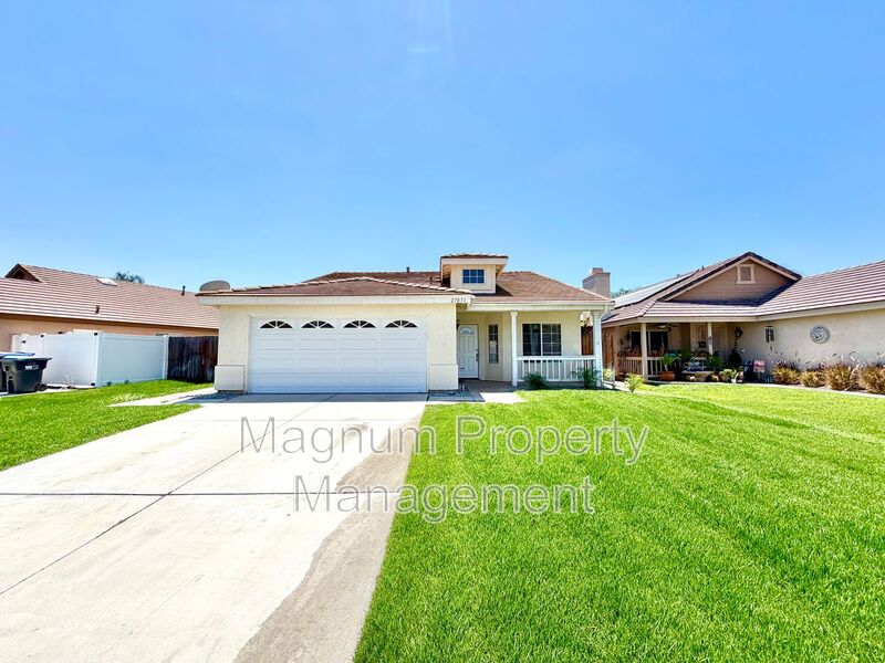 Menifee House: 27071 School Park Dr