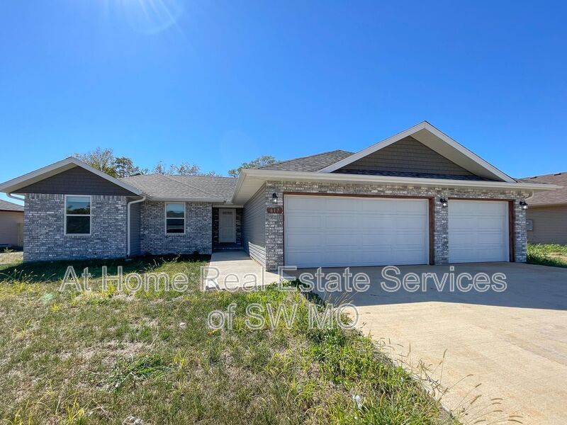 Nixa House: 617 Southgate