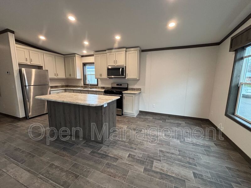 Bismarck House: 700 S 12th St