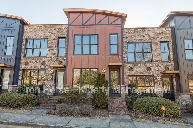 Athens House: 118 Ruth Drive