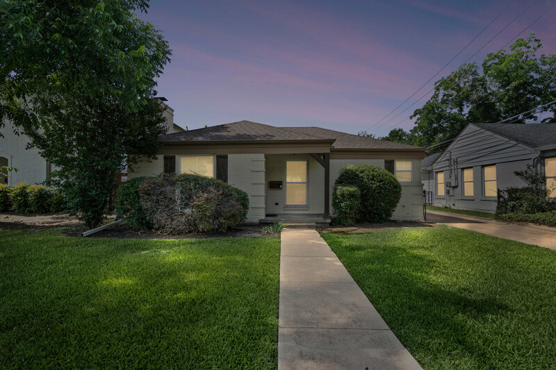 Fort Worth House: 2609 Benbrook Boulevard