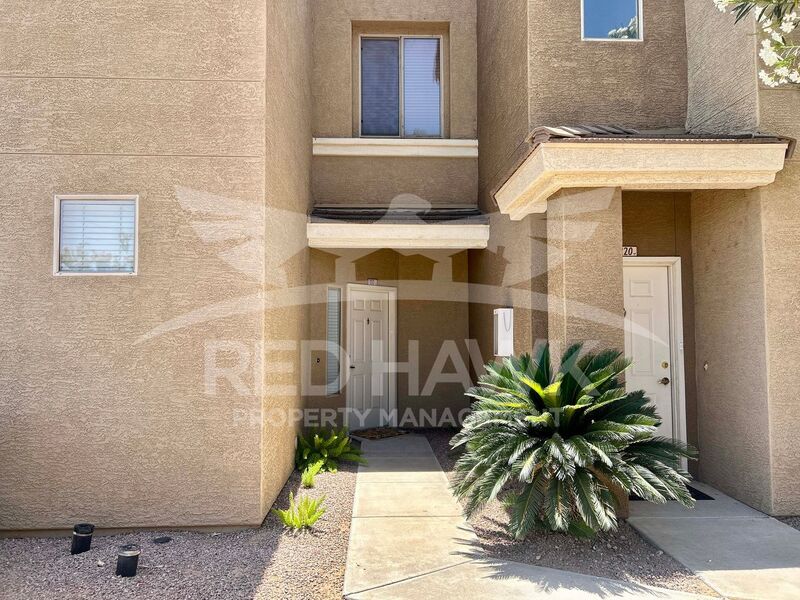Mesa House: 1335 E June St