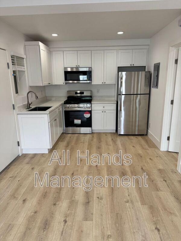 Long Beach Condo: 3121 East Mariquita Street