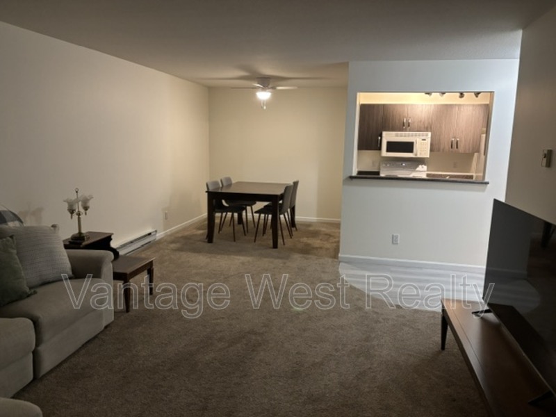Kelowna Condo: 201-727 Houghton Rd