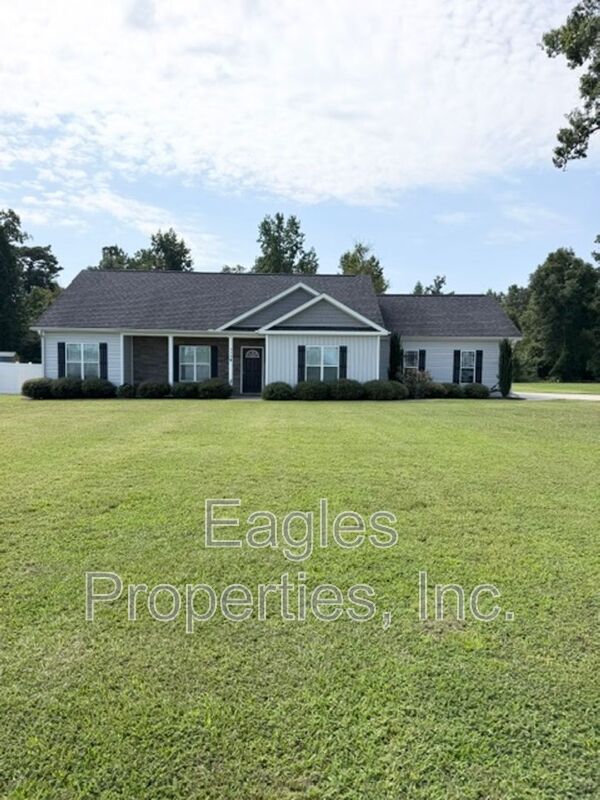 Goldsboro House: 328 N. Landing Drive